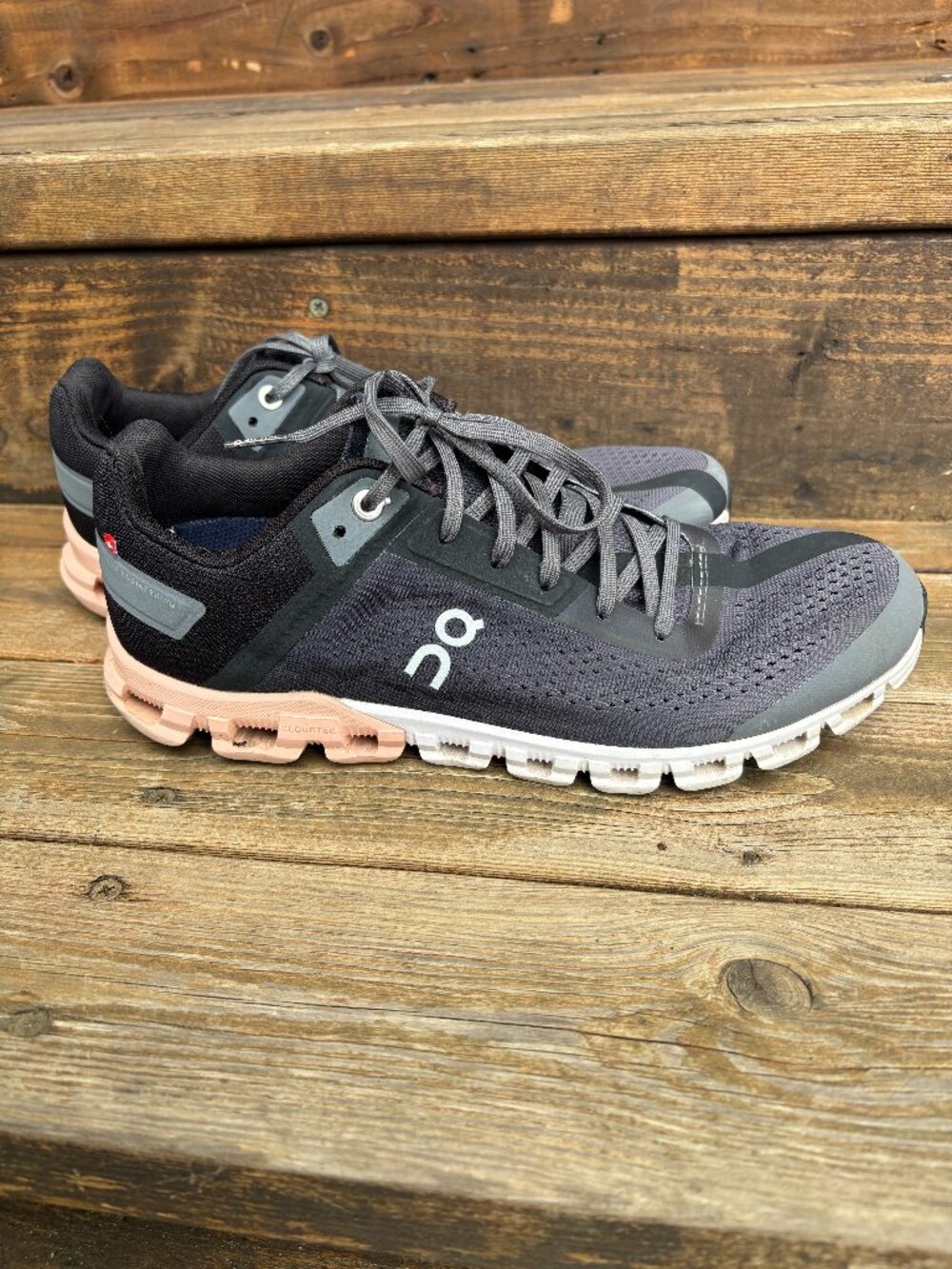 On Running Cloudflow Women's Running Shoes Gray Pink CloudTec Women's size 9.5